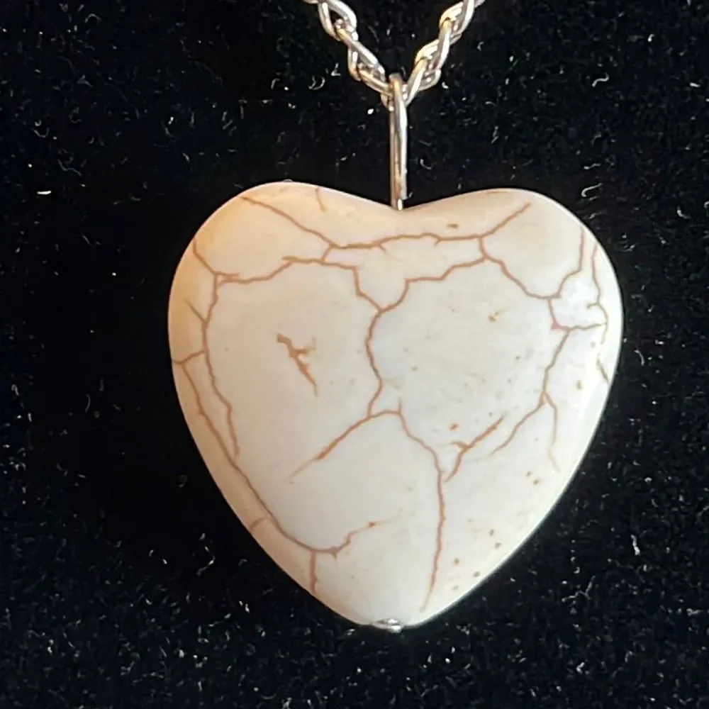 Handcrafted Heart pendant silver tone 18 inch necklace w built in extender - Picture 2 of 3